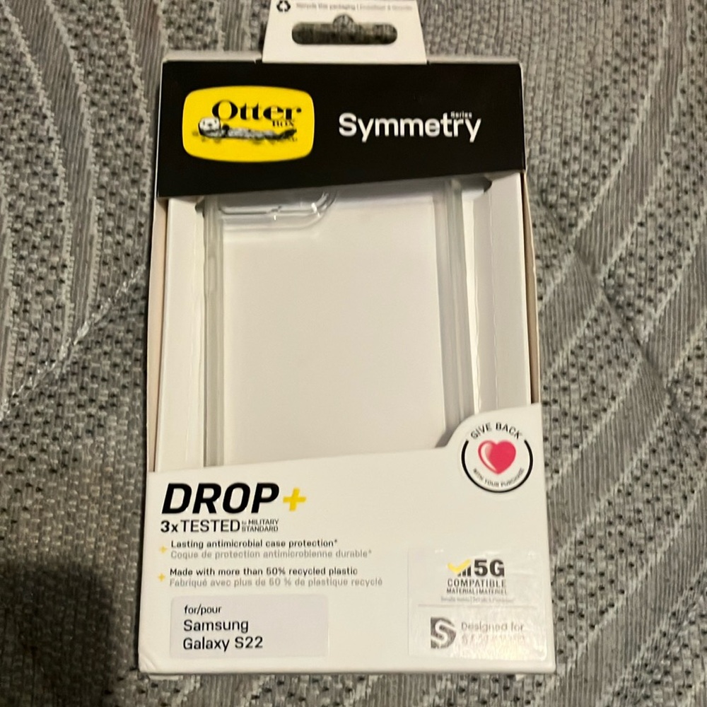 OtterBox Symmetry Clear Case for Samsung Galaxy S22
